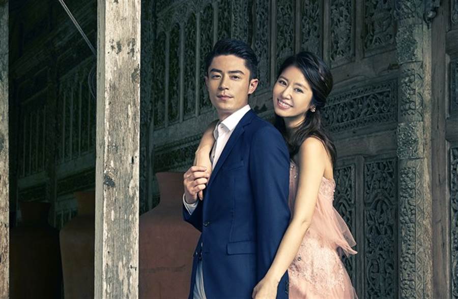 在家樂當奶爸？霍建華「低調探班愛妻」眼神專注超甜蜜　林心如洩收入狀況：「女人也可以養家」