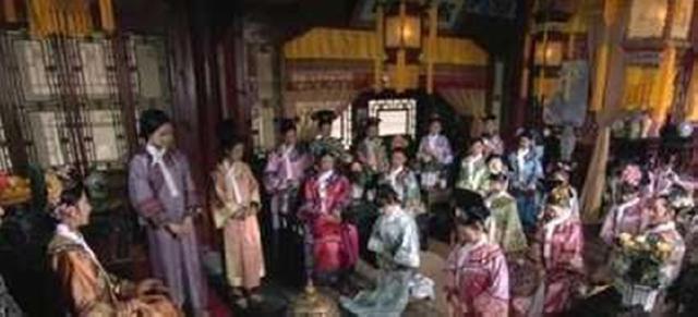 清宮劇都太假！皇后根本不屑於宮鬥，嬪妃跟皇後作對簡直是「飛蛾撲火」