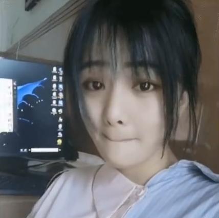 嘴唇超違和！小姐姐「抿嘴笑」迷倒眾生　張嘴瞬間「女神形象瞬間幻滅」網友哭喊：又失戀了