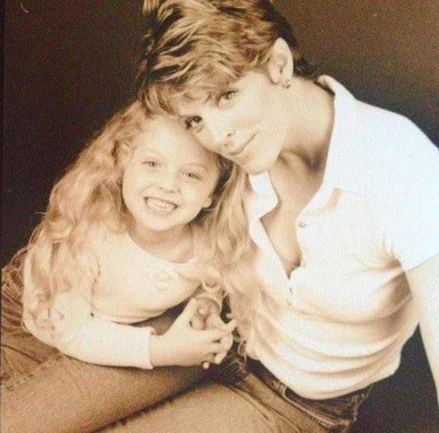 比姐姐伊萬卡靈氣!川普前妻曝二女兒昔日舊照,小蒂芬妮「波浪金髮+可愛面龐」像個精緻的洋娃娃