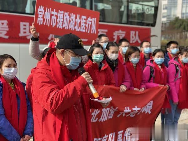 原訂2月嫁人！天使護理師放下婚紗「自願去疫區支援」　男友「不捨吻額約定」一幕：回來就結婚