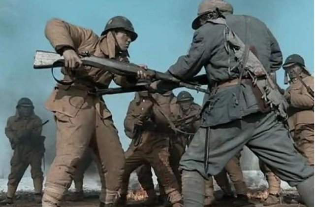 為何刺刀不能磨得太鋒利？老兵含淚「道出實情」，教訓歷歷在目：做過的都後悔