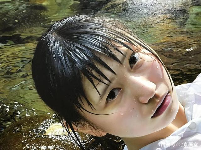 「水中少女」圖火了！看似平平無奇    放大8倍後看細節，網友傻眼：宛如真人