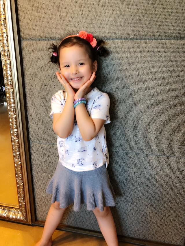 古靈精怪！李愛綺曝洋尪愛碎念「混血女兒撂英文反擊」霸氣收服　兒女雙全「曝老公還想生第三胎」