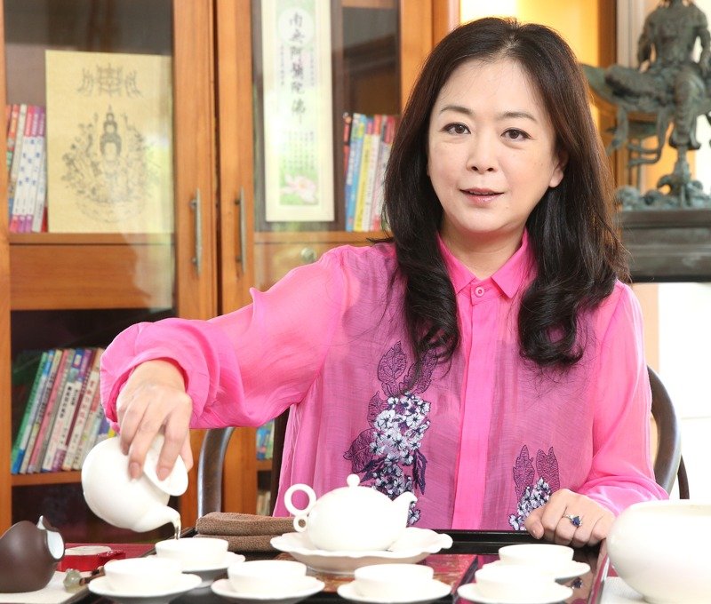 50歲重新歸零！趙永馨憶「雙親離開」打擊超大：明明前晚還聊天　重新追夢「念台藝大碩士」謝老公相伴