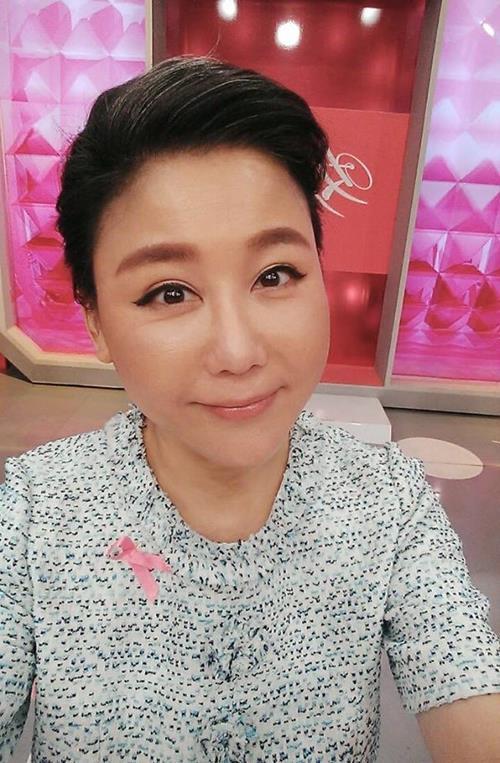 不老姐妹相聚！64歲陳美鳳與藍心湄甜蜜同框，淡妝凍齡美艷依舊