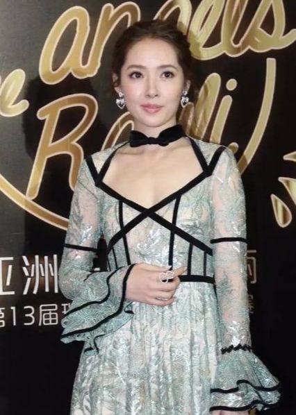 嫁入豪門後風格大變！36歲郭碧婷「穿綠色刺繡裙」溫婉大氣，穿搭越來越像婆婆向太