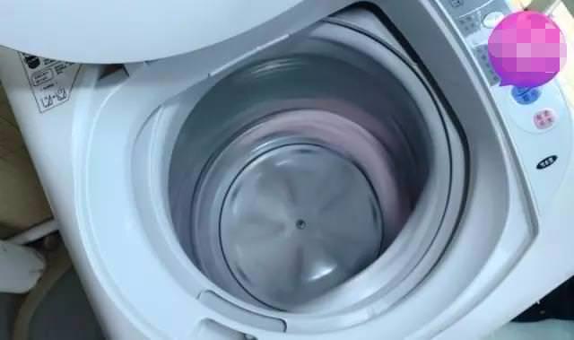 洗衣機用久了「越洗越髒」？教你一招免花錢「隱藏汙垢全現形」！