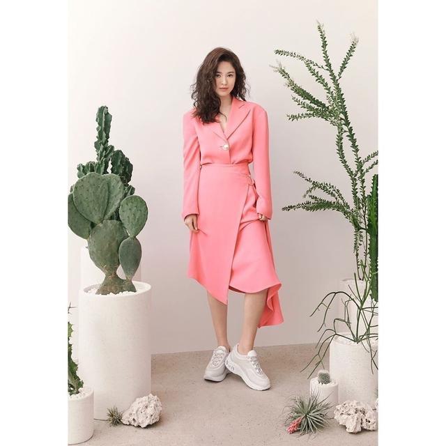 離婚後第一個情人節!38歲宋慧喬「換新髮型」告別過去,燙羊毛捲超可愛:根本洋娃娃本人