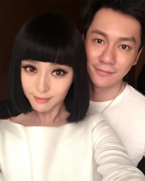 單身後首過情人節！39歲范冰冰「穿卡通T恤」戴狐狸頭箍，俏皮咬唇好性感：美得認不出