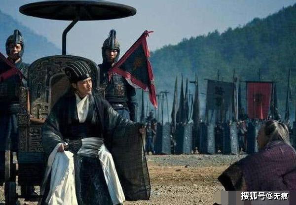 諸葛亮腿又沒瘸，為何打仗時總「坐在輪椅上」？史學家解開疑惑後，世人都佩服：難怪敵軍見了就被嚇跑