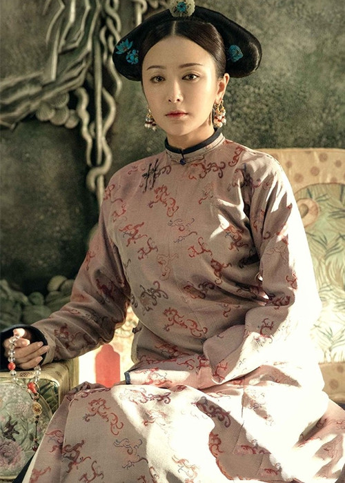 41歲秦嵐練舞照火了！穿緊身衣「小蠻腰+蜜桃臀」辣秀S曲線 「一旁女教練」氣質出眾很搶鏡