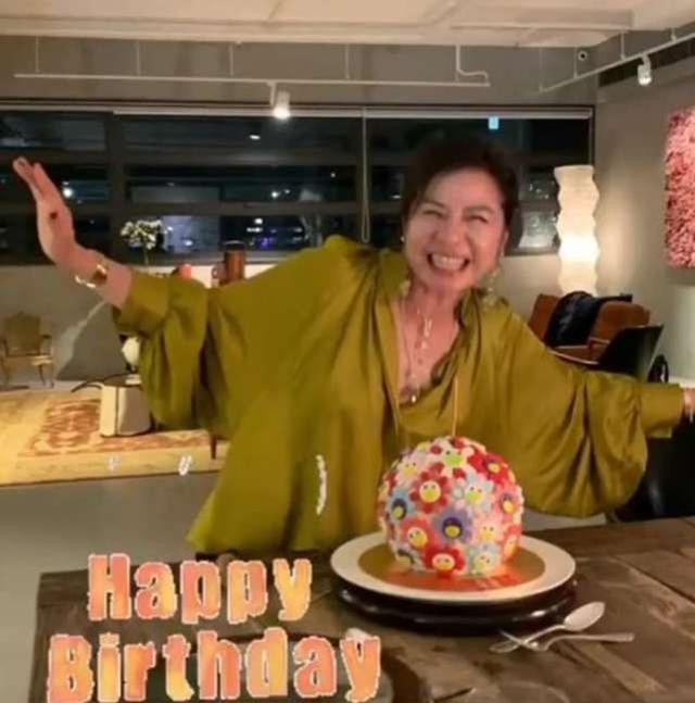 鍾楚紅60歲生日照！淡妝出鏡「與47歲陳慧琳」合影無壓力，美貌凍齡超養眼