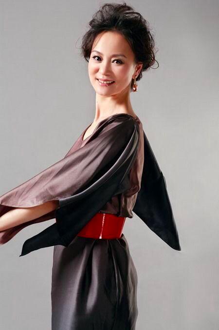 不愧是淚眼皇后！劉雪華年輕時舊照曝光，「水汪汪大眼」似小鹿超清純：怪不得被瓊瑤青睞