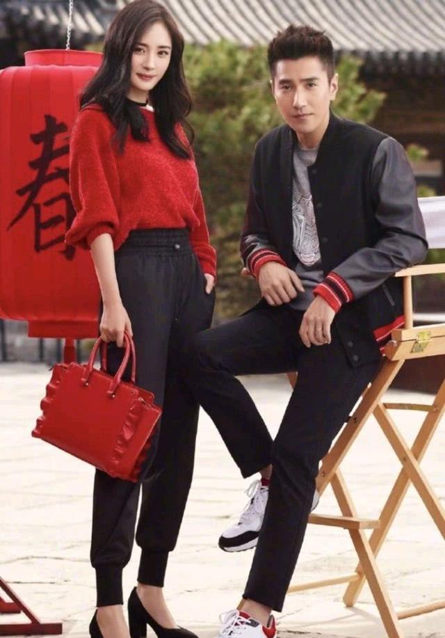 「白夜夫婦」再次合體!楊冪「穿紅色連衣裙」美翻四海八荒,緊靠姑父趙又廷甜似新婚