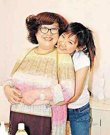 沈殿霞離去12年！鄭欣宜「銘記母心願」買房置產不讓媽失望　上億豪宅曝光「超大衣帽間配大床」充滿巧思