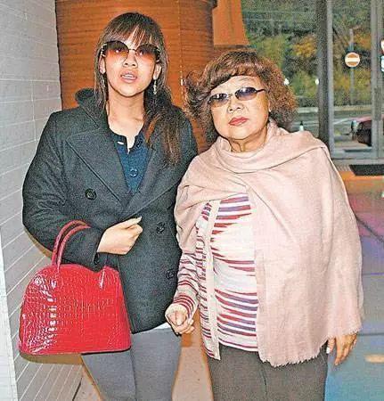 沈殿霞離去12年！鄭欣宜「銘記母心願」買房置產不讓媽失望　上億豪宅曝光「超大衣帽間配大床」充滿巧思