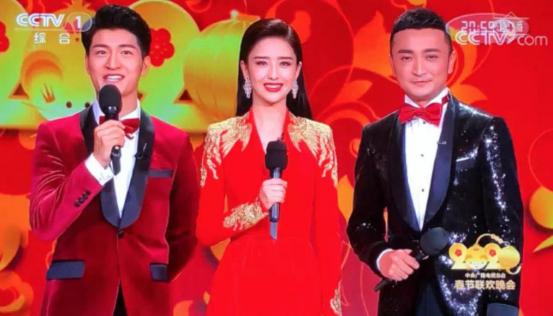 老公被爆勾2女過夜！她不哭不鬧「選擇原諒」自稱從不脆弱，「剪掉長髮」重獲新生驚艷眾人