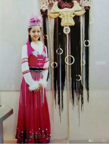 老公被爆勾2女過夜！她不哭不鬧「選擇原諒」自稱從不脆弱，「剪掉長髮」重獲新生驚艷眾人