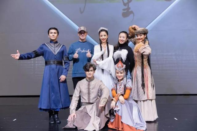 老公被爆勾2女過夜！她不哭不鬧「選擇原諒」自稱從不脆弱，「剪掉長髮」重獲新生驚艷眾人