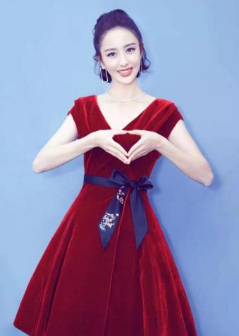 老公被爆勾2女過夜！她不哭不鬧「選擇原諒」自稱從不脆弱，「剪掉長髮」重獲新生驚艷眾人