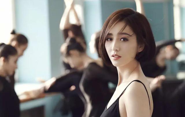 老公被爆勾2女過夜！她不哭不鬧「選擇原諒」自稱從不脆弱，「剪掉長髮」重獲新生驚艷眾人