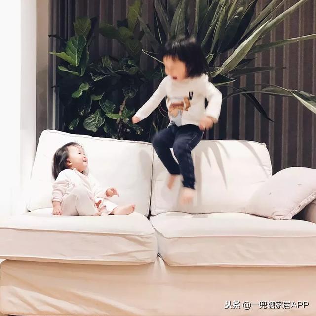 飄窗只能晾衣服？經過她獨特設計「主卧晾衣服  貨倉板當床  玩具藏地下」客廳大到可以讓兩個女兒奔跑，她家太玩太實用了
