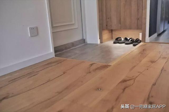 飄窗只能晾衣服？經過她獨特設計「主卧晾衣服  貨倉板當床  玩具藏地下」客廳大到可以讓兩個女兒奔跑，她家太玩太實用了