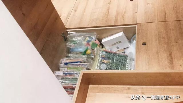 飄窗只能晾衣服？經過她獨特設計「主卧晾衣服  貨倉板當床  玩具藏地下」客廳大到可以讓兩個女兒奔跑，她家太玩太實用了