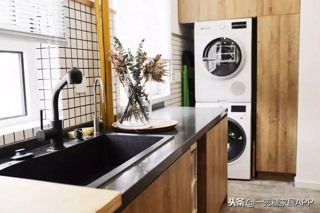 飄窗只能晾衣服？經過她獨特設計「主卧晾衣服  貨倉板當床  玩具藏地下」客廳大到可以讓兩個女兒奔跑，她家太玩太實用了