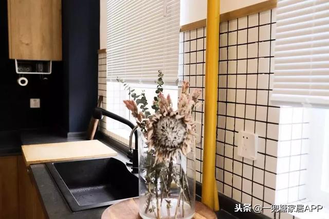 飄窗只能晾衣服？經過她獨特設計「主卧晾衣服  貨倉板當床  玩具藏地下」客廳大到可以讓兩個女兒奔跑，她家太玩太實用了