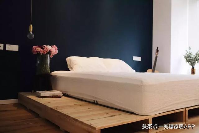 飄窗只能晾衣服？經過她獨特設計「主卧晾衣服  貨倉板當床  玩具藏地下」客廳大到可以讓兩個女兒奔跑，她家太玩太實用了