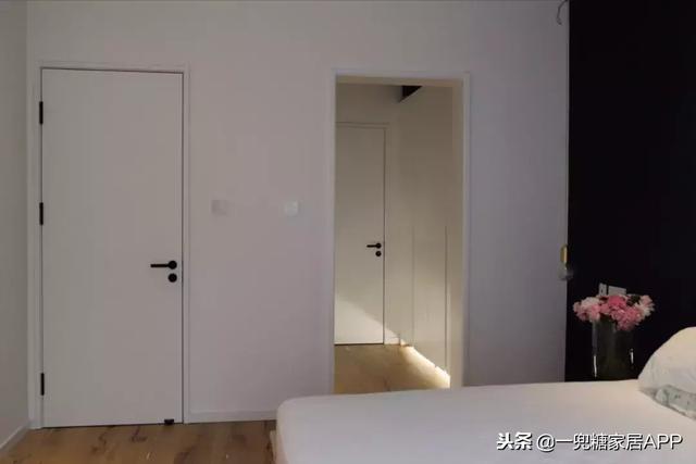 飄窗只能晾衣服？經過她獨特設計「主卧晾衣服  貨倉板當床  玩具藏地下」客廳大到可以讓兩個女兒奔跑，她家太玩太實用了