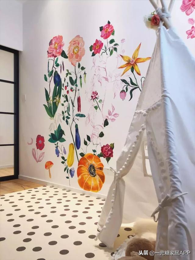 飄窗只能晾衣服？經過她獨特設計「主卧晾衣服  貨倉板當床  玩具藏地下」客廳大到可以讓兩個女兒奔跑，她家太玩太實用了