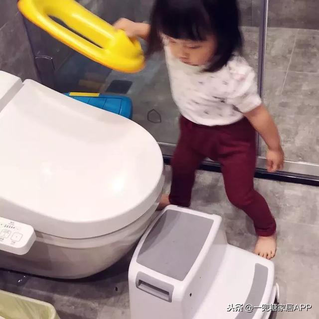 飄窗只能晾衣服？經過她獨特設計「主卧晾衣服  貨倉板當床  玩具藏地下」客廳大到可以讓兩個女兒奔跑，她家太玩太實用了