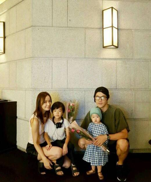 《天國的階梯》權相佑「澳洲買別墅」結婚12年常帶太太度假　兒子「遺傳爸爸眼睛」超帥