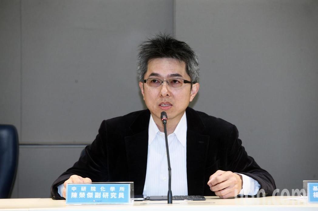 台灣只花14天！中研院成功合成「抗武漢疫情新藥」　研究員透露「根本拿不到原料」：靠使命感完成