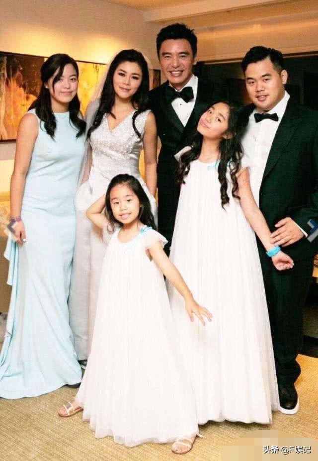 鍾鎮濤67歲生日甜曬「夫妻恩愛照」淚謝現任不離棄　女兒遺傳歌唱「台風穩健」盼當父接班人