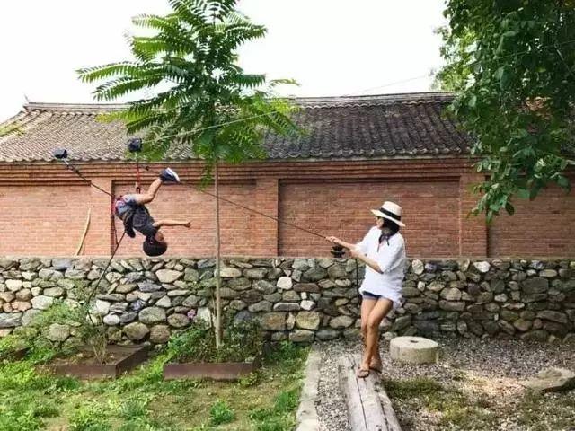25年沒人住！外籍夫帶全家「租30坪破舊老房」巧手改造　變身大自然樂園「孩子不愛電子產品」：最特別的童年