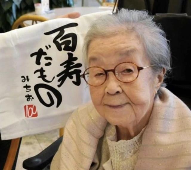 日劇《阿信》奶奶滿百歲！「一生經歷四時代」戲外超有福氣　90歲仍不停歇「臉色紅潤身體好」