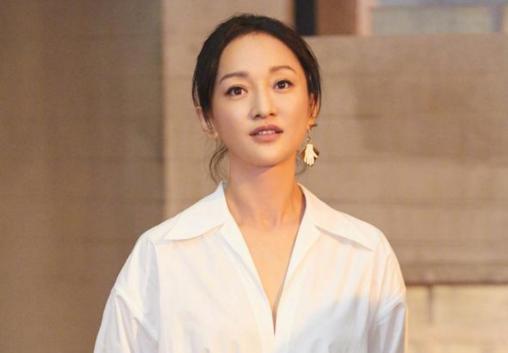 為藝術獻身！18歲周迅被看中「做人體模特」，成名後一張肖像賣800萬：畫家真有眼光