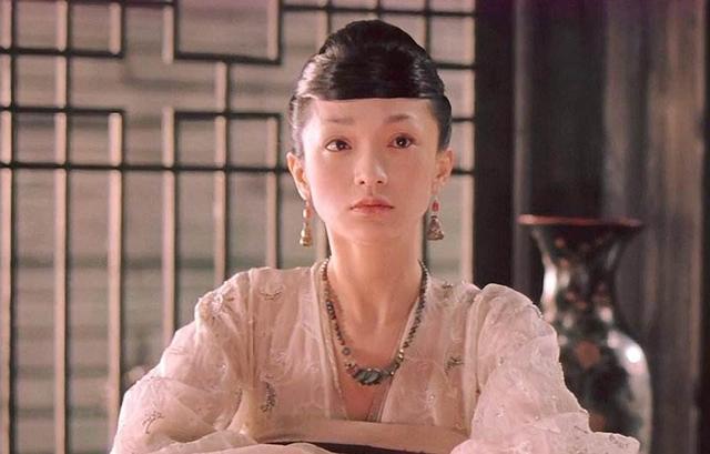 為藝術獻身！18歲周迅被看中「做人體模特」，成名後一張肖像賣800萬：畫家真有眼光