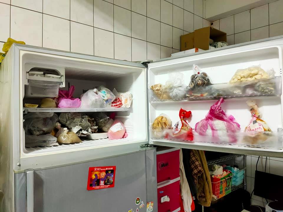 冰箱驚見凍硬尿布！人妻疑惑求解 網友狂推「冰寶」妙用：露營野餐必備