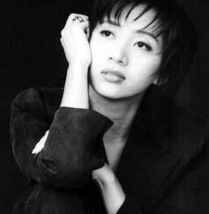 梅艷芳去世17年，粉絲武漢捐贈物資，這才是真正的偶像力量