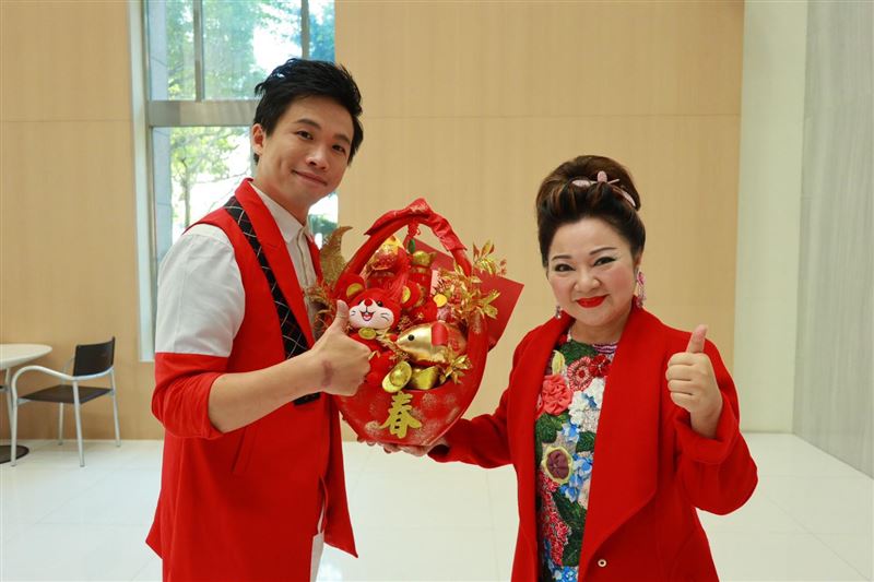 費玉清封麥影響！白冰冰出道46年「人生遭打擊」萌生引退　謝揚帆「 一路牽手鼓勵」揭私下好交情