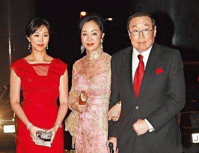 丈夫偷吃43年！她不哭不鬧「聯手女兒鬥垮小三」絕不離婚　耗到老公走後「獨佔百億家產」成最大贏家