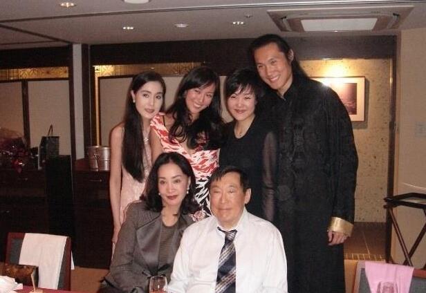 丈夫偷吃43年！她不哭不鬧「聯手女兒鬥垮小三」絕不離婚　耗到老公走後「獨佔百億家產」成最大贏家