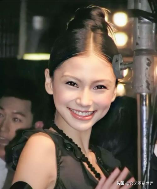 整牙堪比換臉？楊穎17歲「卸牙套後照片」曝光，「滿臉膠原蛋白+櫻桃小嘴」完全不像同一人