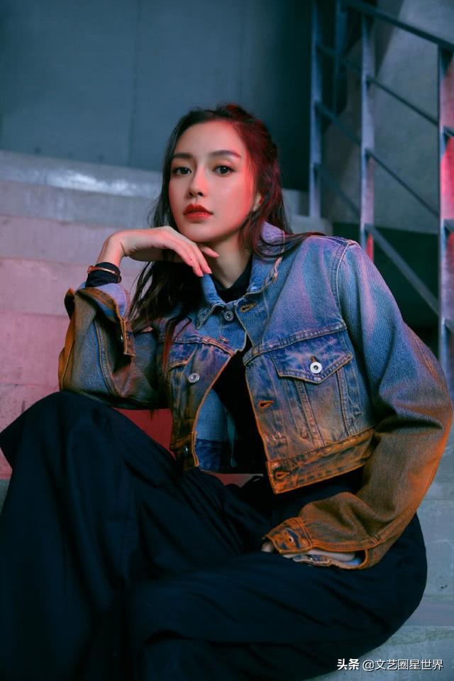 整牙堪比換臉？楊穎17歲「卸牙套後照片」曝光，「滿臉膠原蛋白+櫻桃小嘴」完全不像同一人