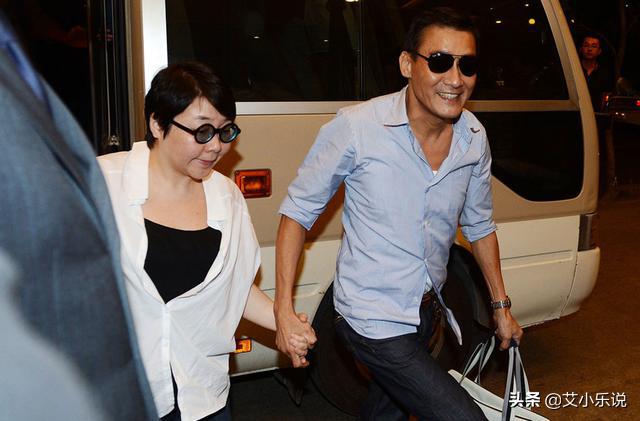 看似不登對的戀情，總有旁人不懂的深情！梁家輝妻「因病身材走樣」遭酸配不上，他始終不離不棄